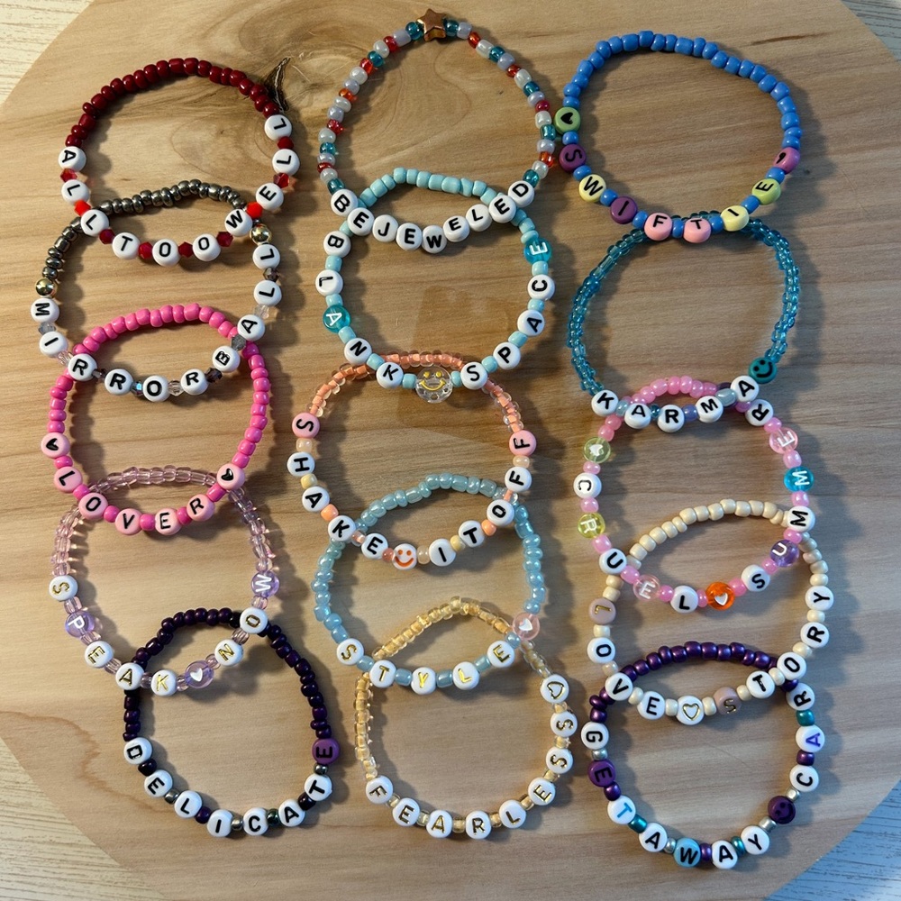 15 Taylor Swift friendship bracelets